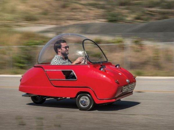 Peel Trident е вторият триколесен микроавтомобил, произведен от Peel Engineering на остров Ман. Trident е представен през 1964 г. на Британското изложение за мотоциклети в Earls Court. Напълно нов дизайн от по-ранния микроавтомобил Peel З50 със страничен двигател, Trident е произвеждан през 1965 и 1966 г. През 2011 г. Peel Engineering Ltd. възстановява производството на Peel Trident и P50 близо до Нотингам. Всички превозни средства са ръчно изработени по поръчка в бензинова и електрическа версия. Теглото е 90 кг.